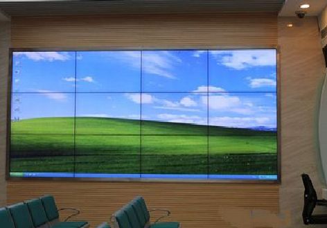 洛宁液晶拼接屏的另类用法。